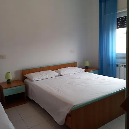 아파트 Con Balcone E Due Da Letto